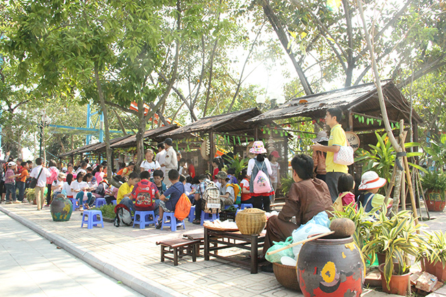 Chào mừng ngày Nhà giáo VN 20/11, CVHT ra mắt khu ẩm thực “Chợ quê”