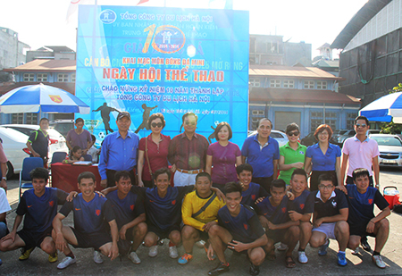 Công viên Hồ Tây vô địch giải bóng đá mini Hanoitourist