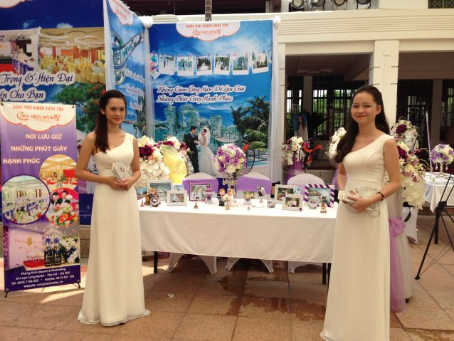 Á hậu Thu Hương diện trang sức hơn 3 tỷ trong sự kiện Bridal Fair